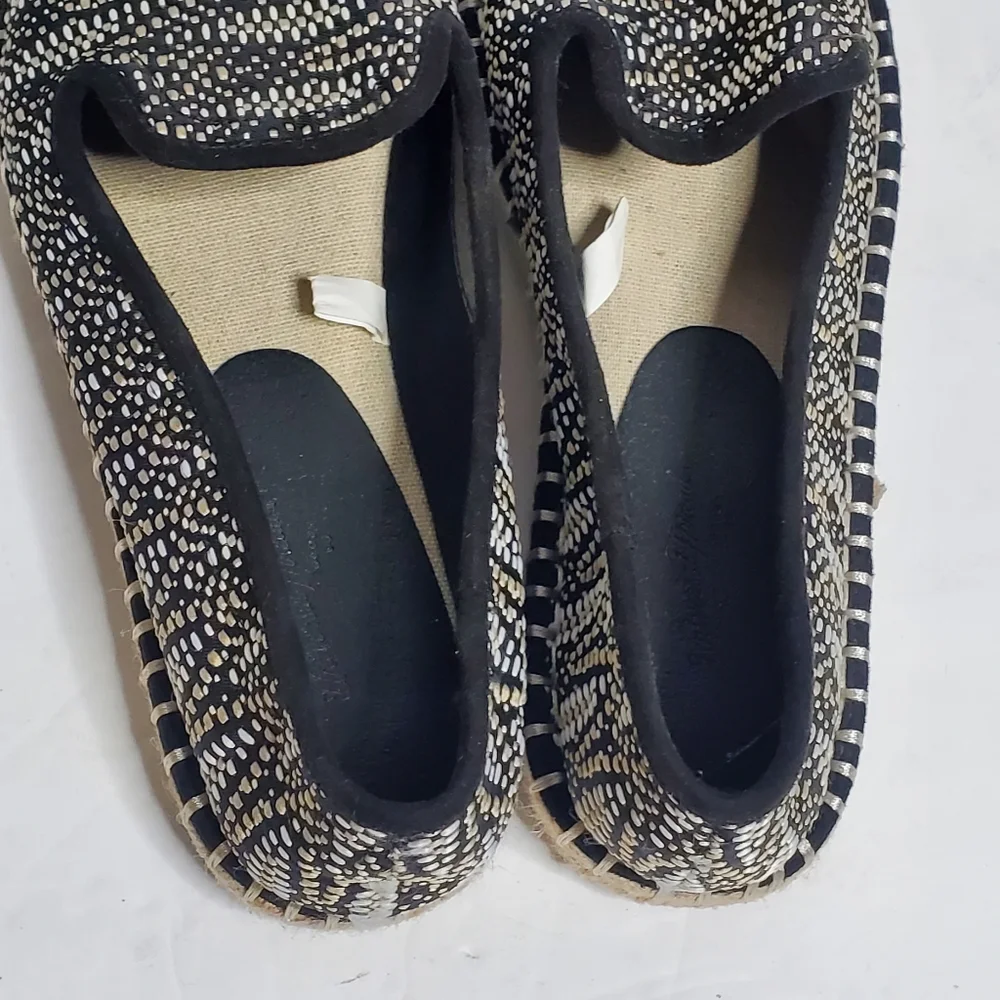 Universal thread Embroidered knit slip on shoes Size 7.5